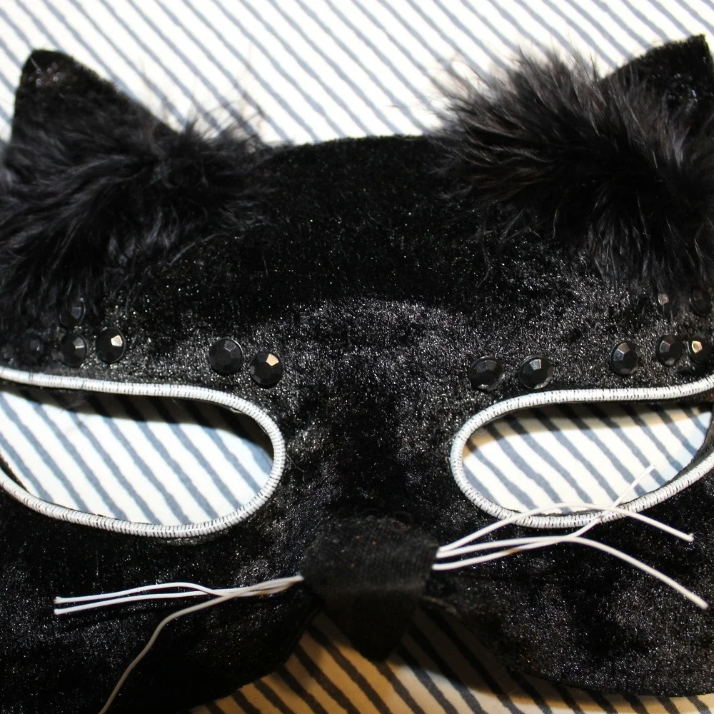 Black Cat Sequin Faux Fur Silver Accents Masquerade Mask Halloween Costume‎